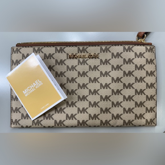Michael Kors Monogram Zip Wristlet Clutch – Tan/Brown – NWT - Picture 2 of 3
